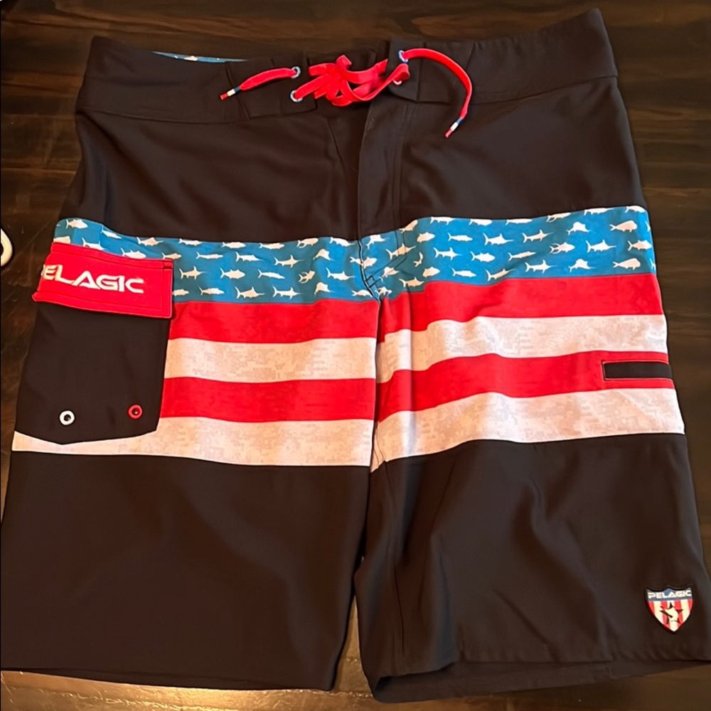 Men’s board shorts